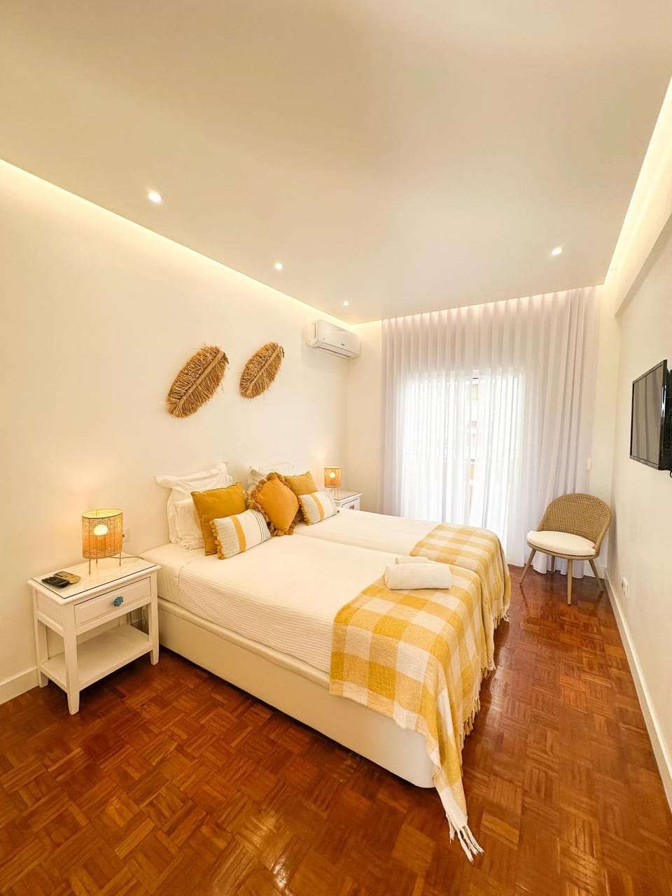 Photo of the whole room, Bedroom