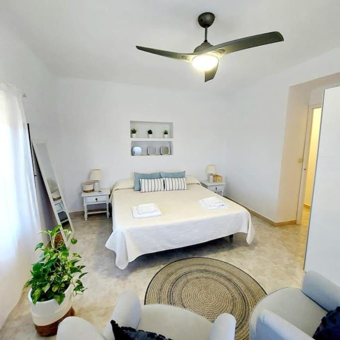 Bedroom, fireplace