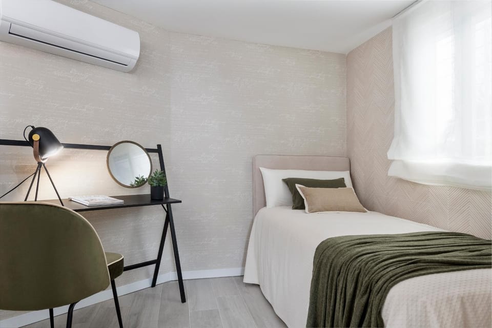 Bed, Photo of the whole room, Bedroom, hair dresser, air conditioner
