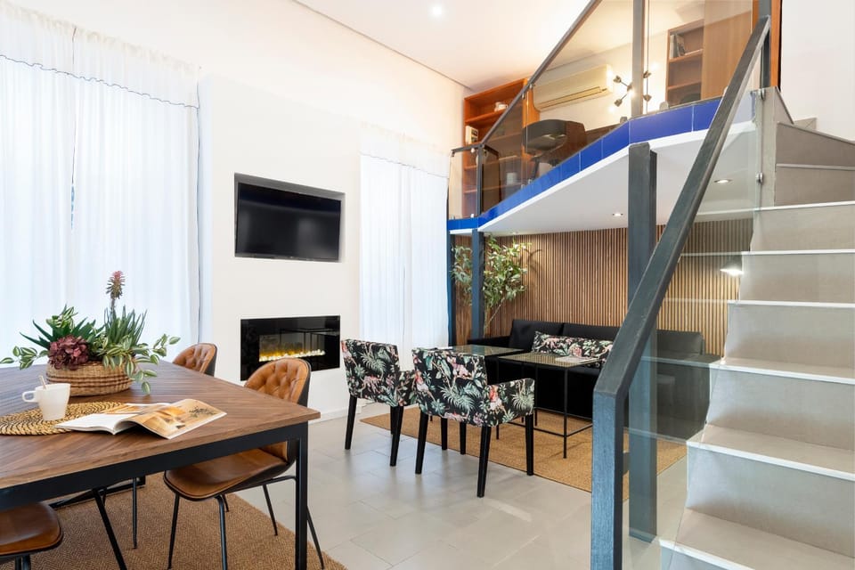 TV and multimedia, Living room, Seating area, Dining area
