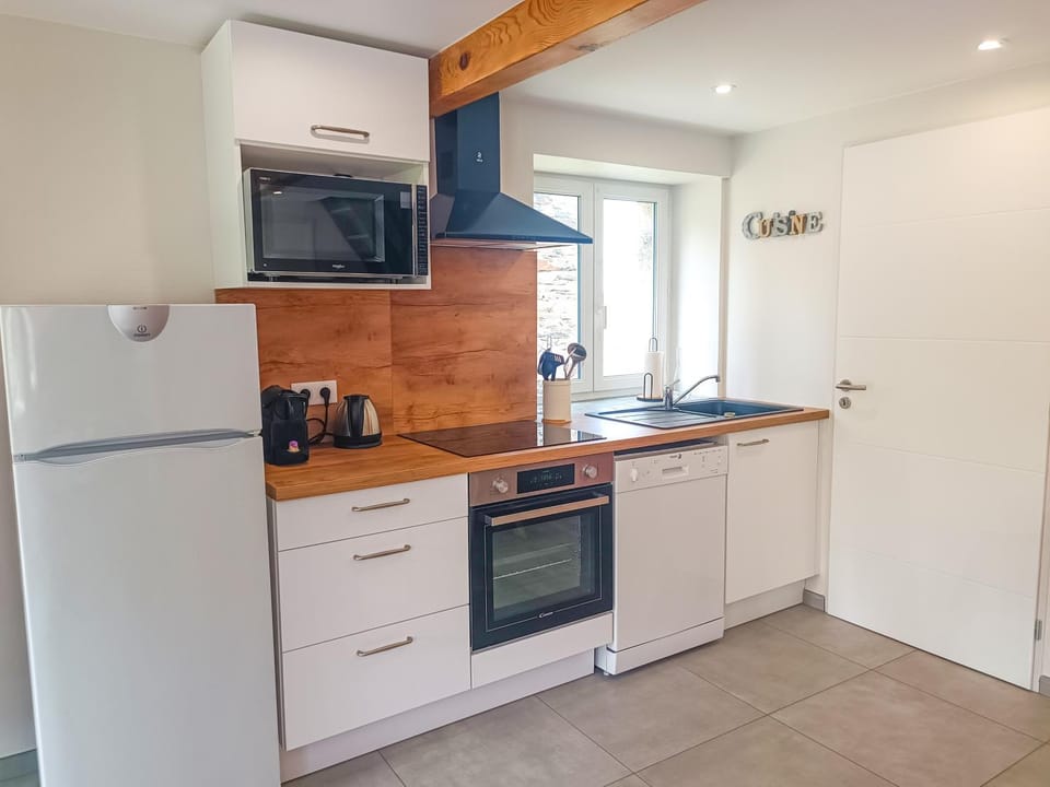 Kitchen or kitchenette, dishwasher, minibar, pet friendly, stove, toaster
