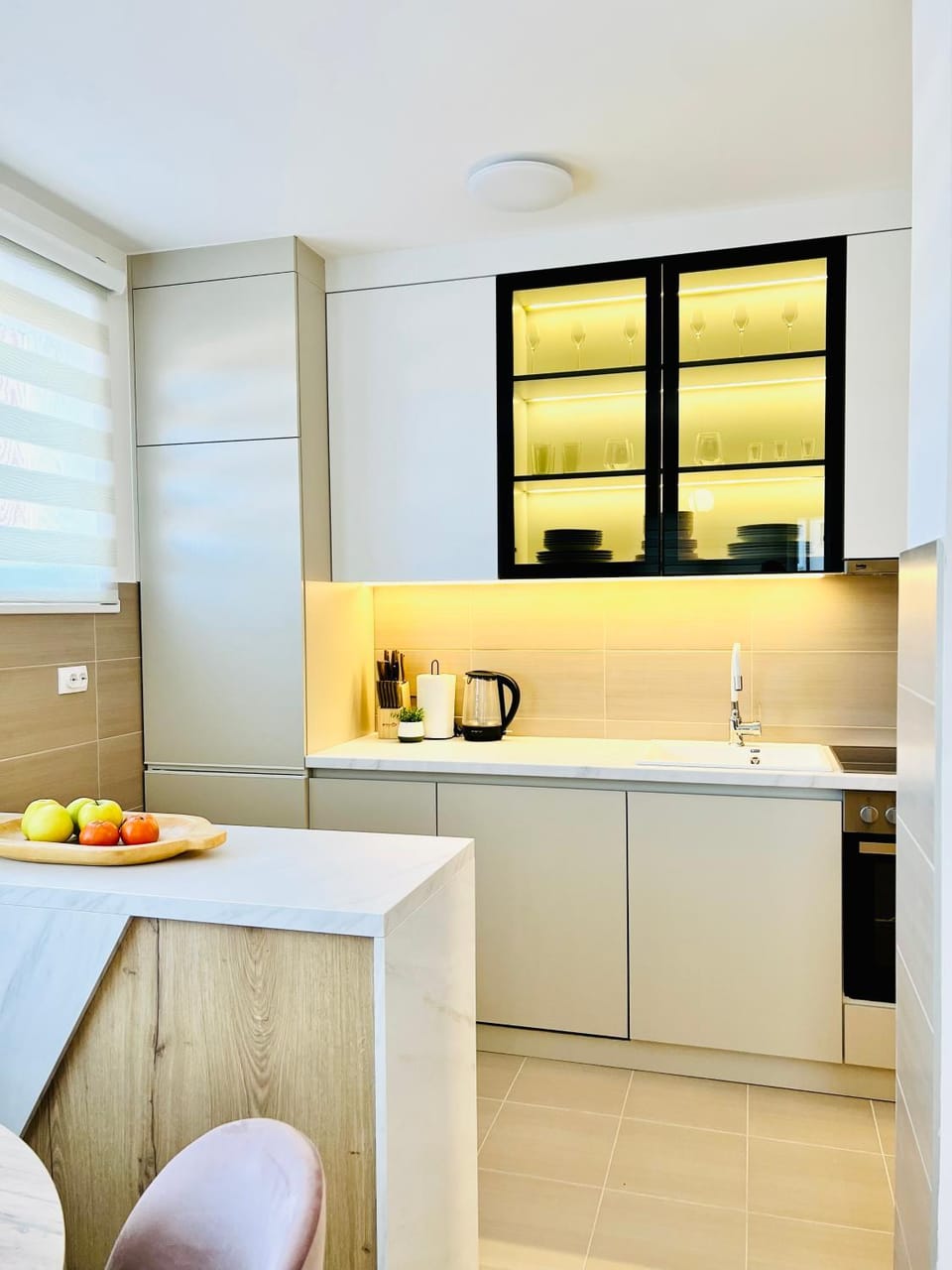 Kitchen or kitchenette, minibar, stove