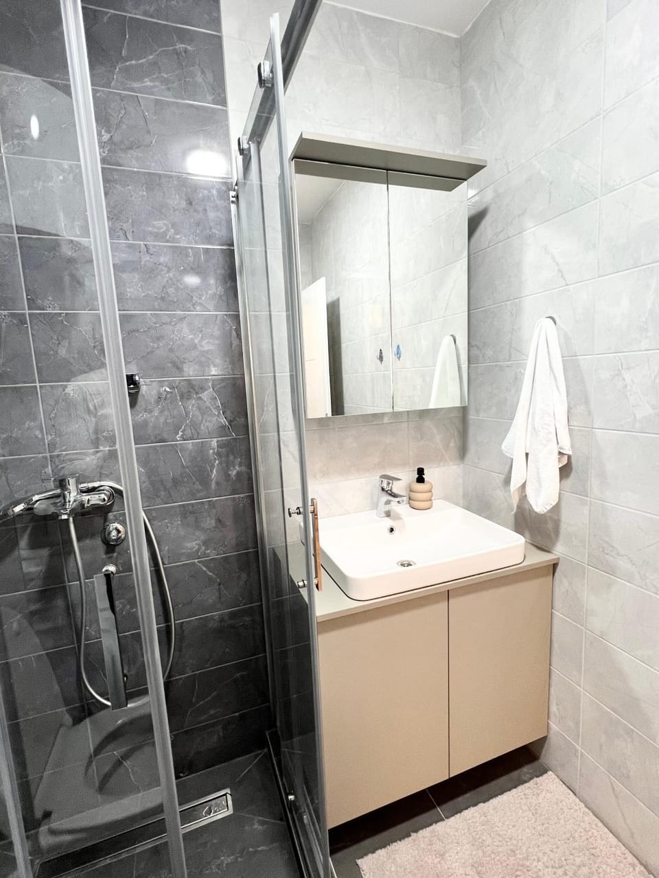 Shower, Bathroom, towels