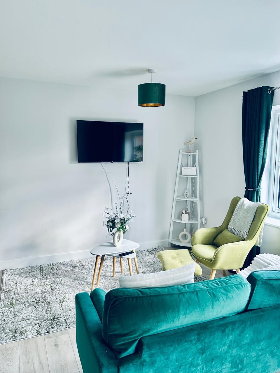 Communal lounge/ TV room, TV and multimedia, Living room, Seating area, Evening entertainment