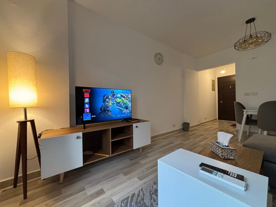 Communal lounge/ TV room, TV and multimedia, Living room, Photo of the whole room, Seating area, Evening entertainment, hair dresser, heating, air conditioner