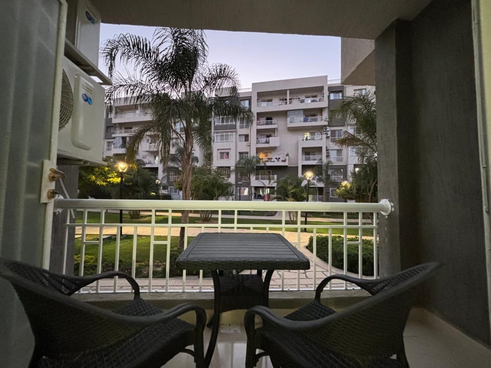 Property building, Spring, Day, Garden, View (from property/room), Balcony/Terrace, Seating area, Garden view