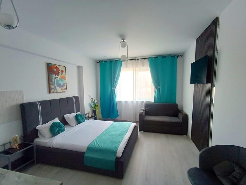 Bed, TV and multimedia, Living room, Photo of the whole room, Bedroom