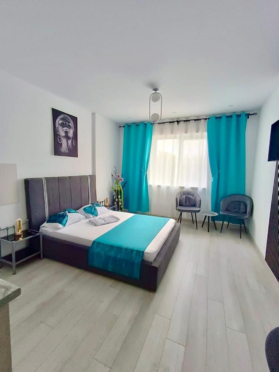 Bed, TV and multimedia, Photo of the whole room, Seating area