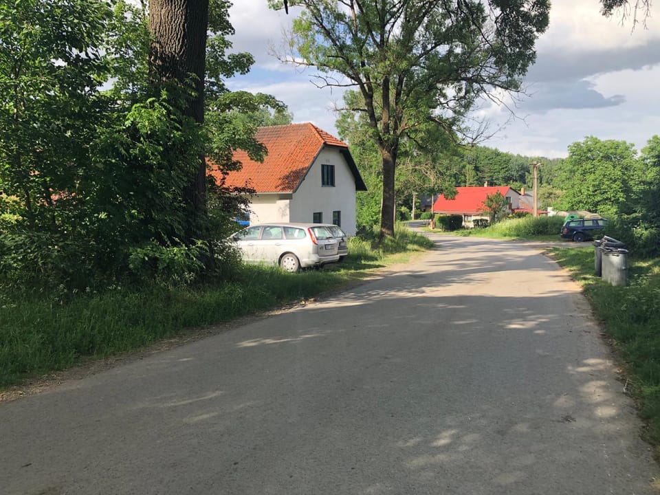 Statek uprostřed divoké zahrady Country House in South Bohemian Region