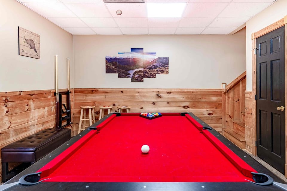 Game Room, Living room