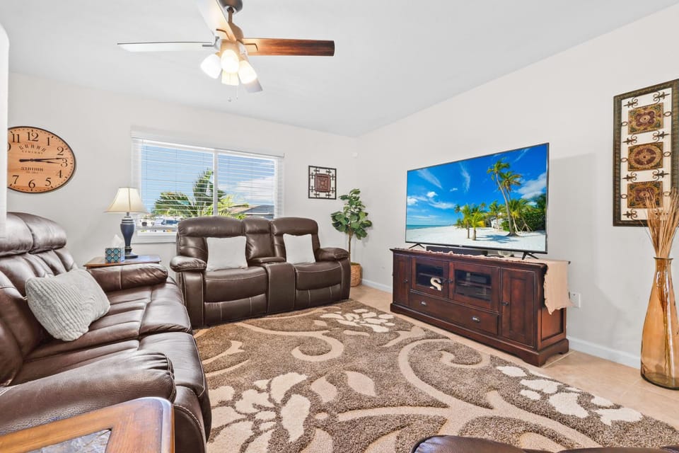 TV and multimedia, Living room, fireplace