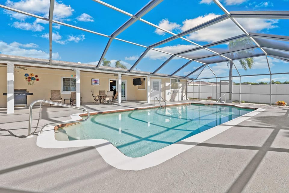 Patio, Pool view, Swimming pool