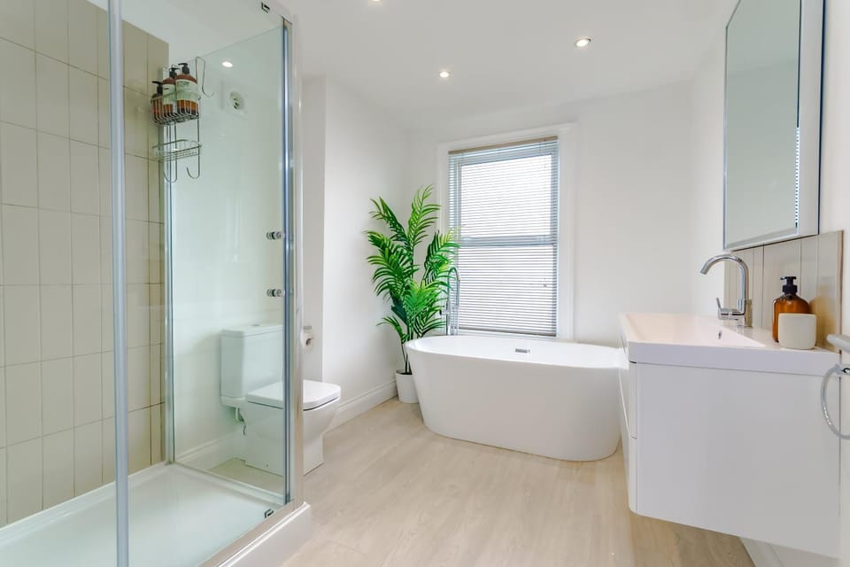 Shower, Toilet, Bathroom, Bath