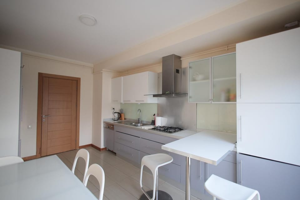 Kitchen or kitchenette, Dining area, minibar, pet friendly, stove