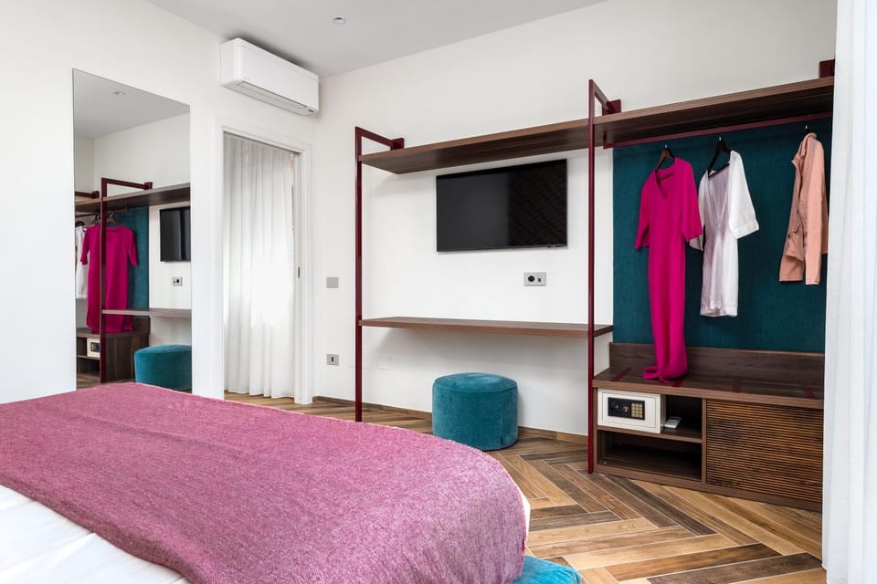 Bed, TV and multimedia, Bedroom, wardrobe, air conditioner