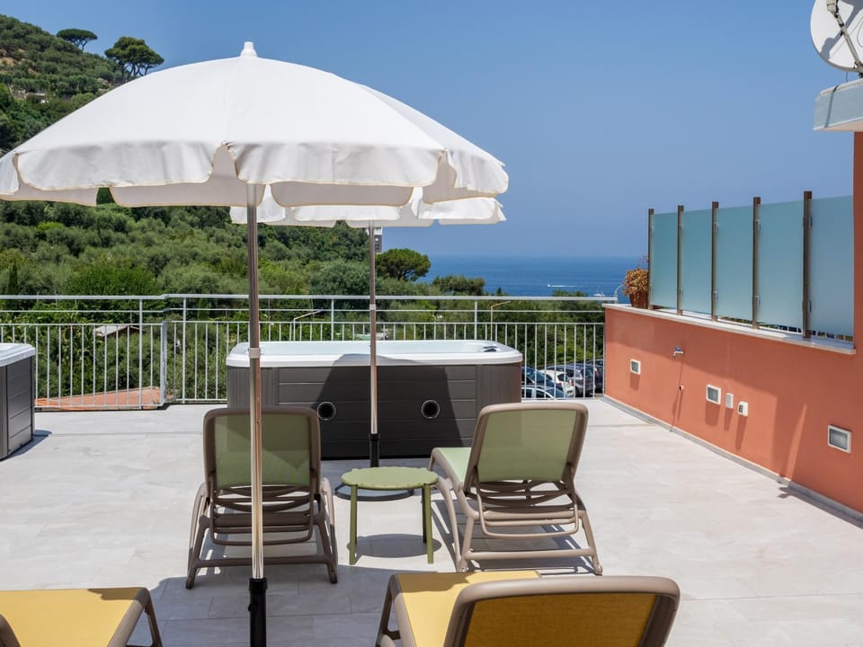 Hot Tub, Balcony/Terrace, Sea view, sunbed