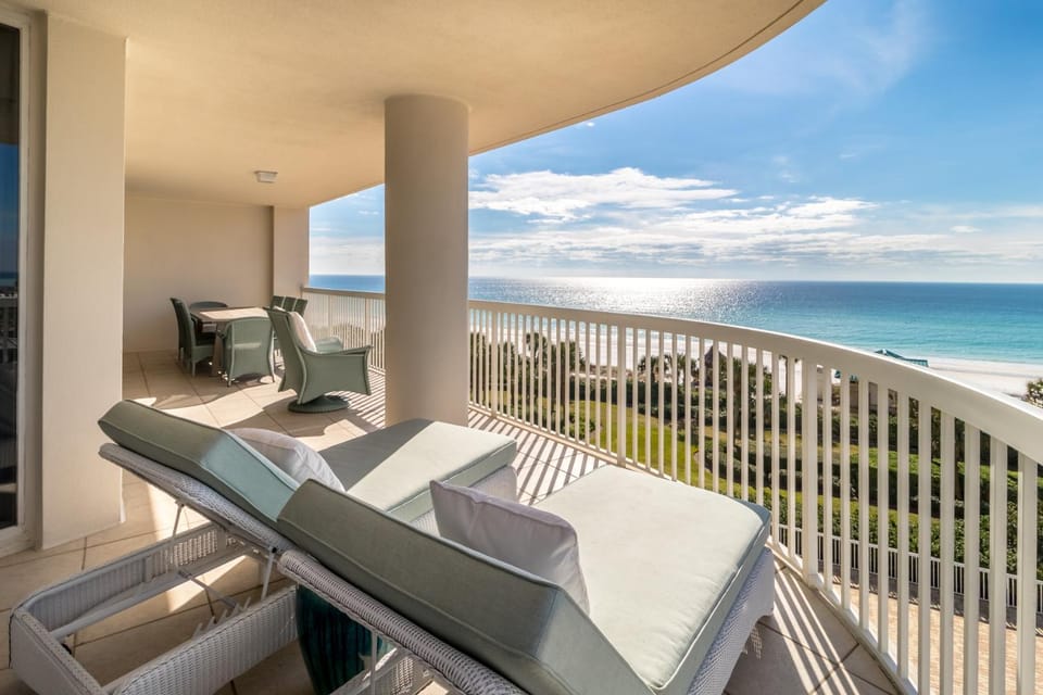 St Maarten 508 a Beautiful Luxury Beach Front 3 Bedroom 5th Floor Condo with Resort Amenities House in Destin