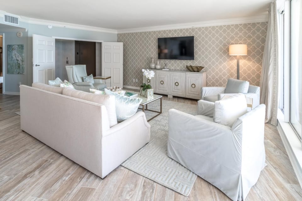 St Maarten 508 a Beautiful Luxury Beach Front 3 Bedroom 5th Floor Condo with Resort Amenities House in Destin
