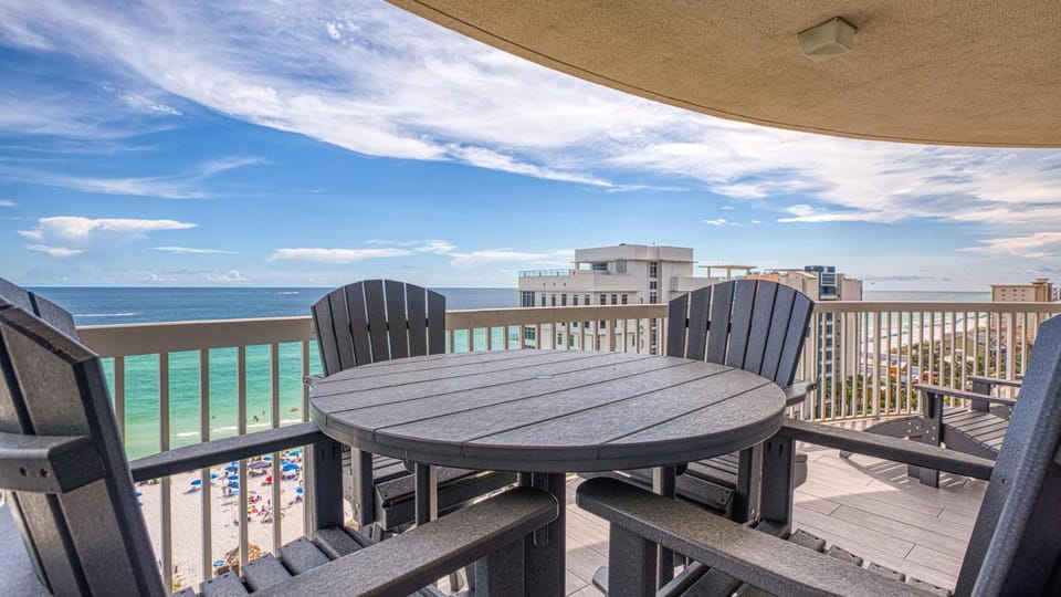 St Maarten 1207 a Completely Remodeled Beach Front Condo at Silver Shells 12th Floor Sleeps 8 House in Destin
