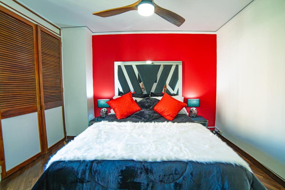 Bed, Bedroom, fireplace