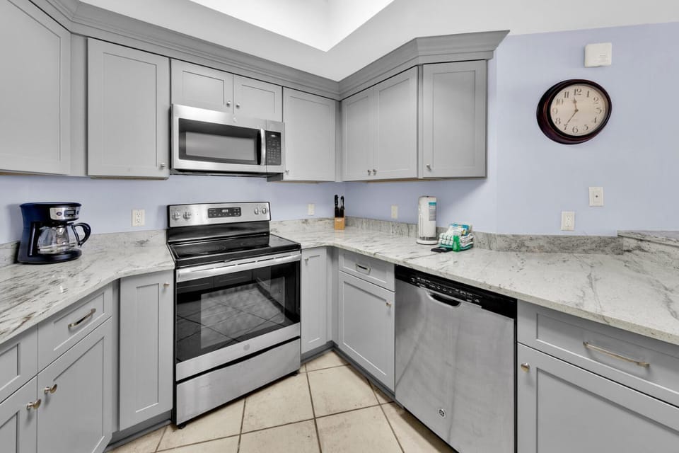 St Maarten 402 a Luxury Beachfront 3 Bedroom Condo Elevator Opens Into Unit House in Destin