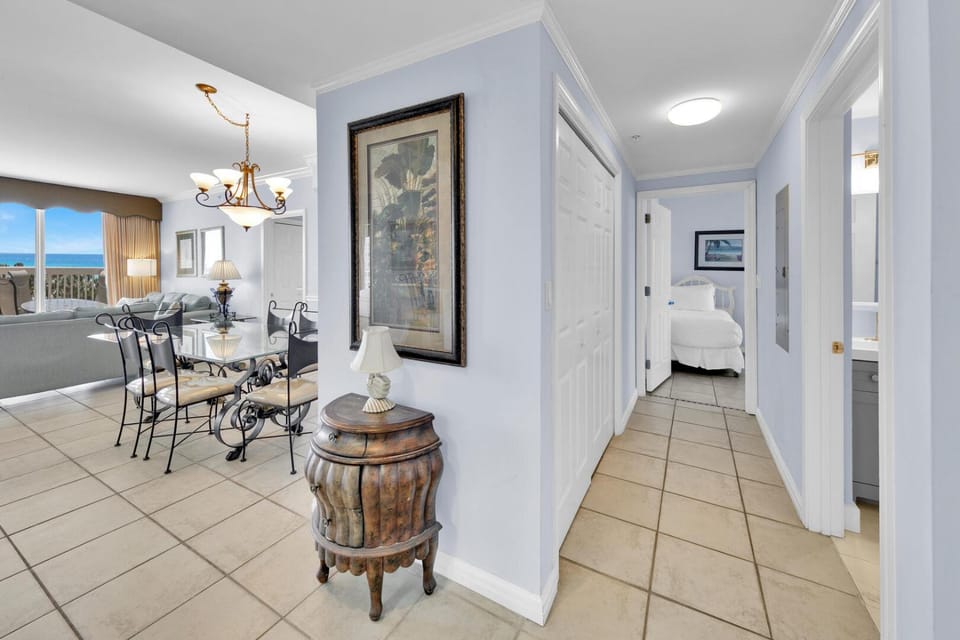 St Maarten 402 a Luxury Beachfront 3 Bedroom Condo Elevator Opens Into Unit House in Destin