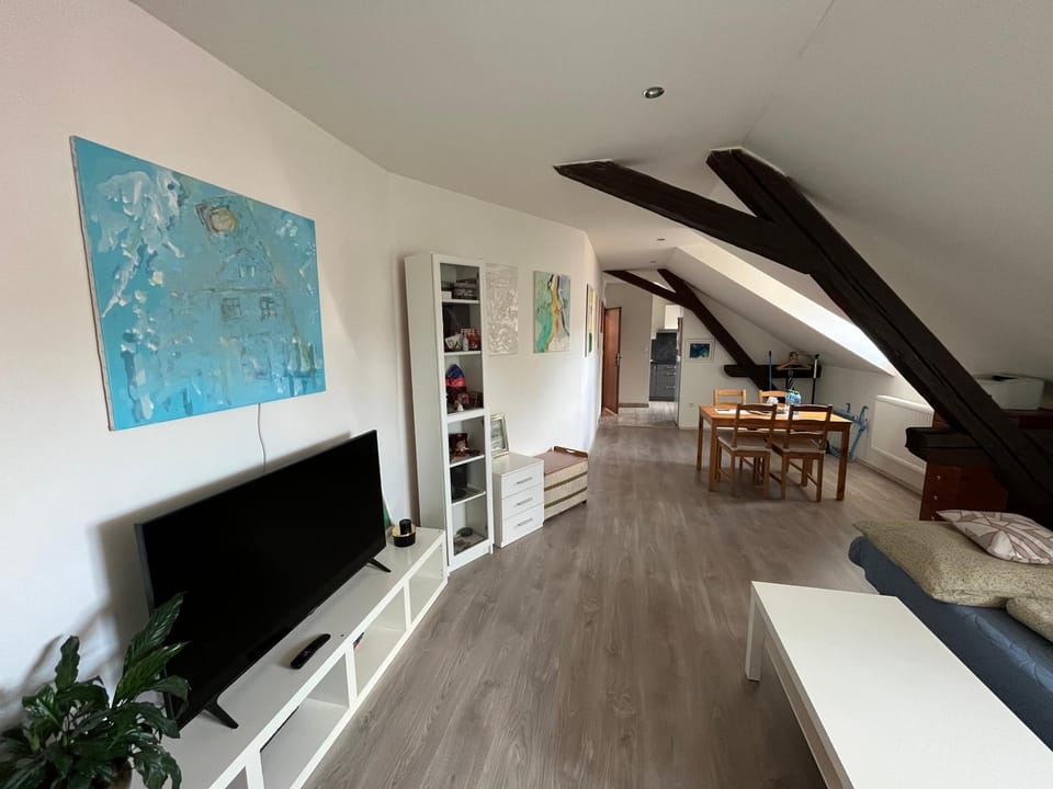 Communal lounge/ TV room, TV and multimedia, Living room, Dining area
