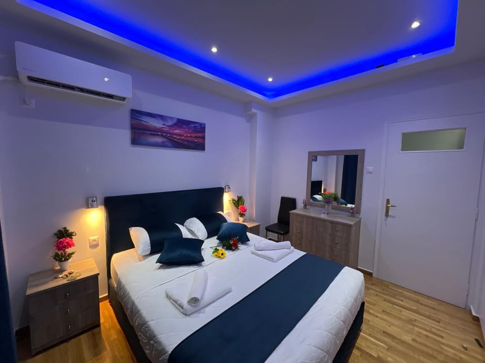 Bed, Photo of the whole room, Bedroom, towels, wardrobe, air conditioner