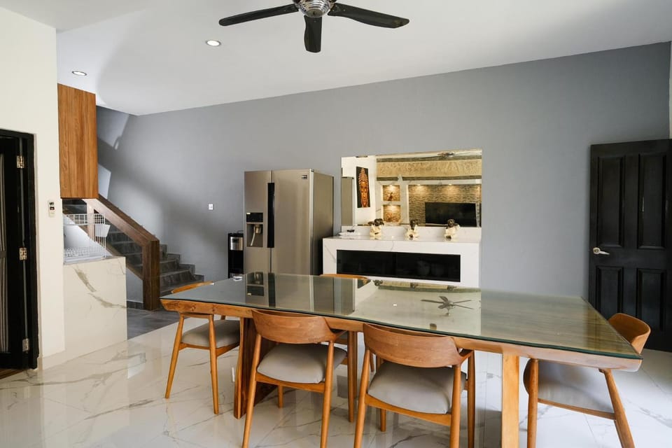 Living room, Seating area, Dining area