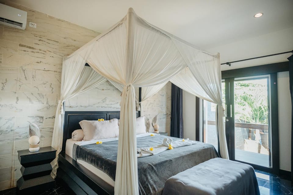 Bed, Photo of the whole room, Bedroom, air conditioner