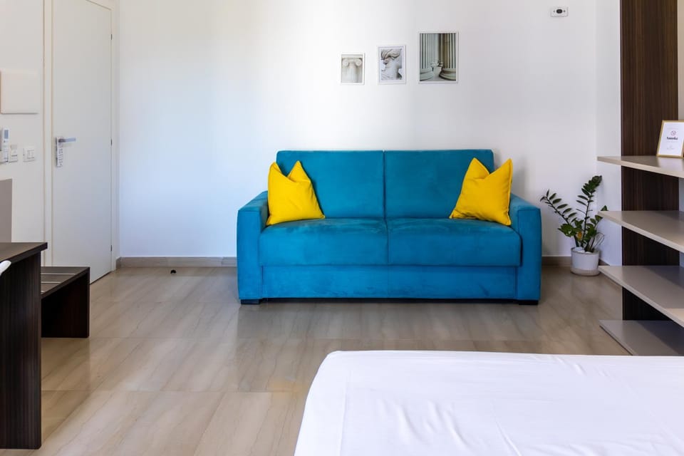 Bed, Living room, Photo of the whole room, Bedroom