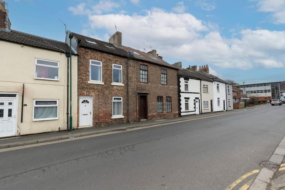 Town centre & all the comforts! House in England