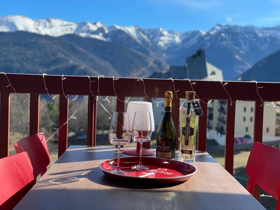 Natural landscape, View (from property/room), Balcony/Terrace, Balcony/Terrace, Mountain view