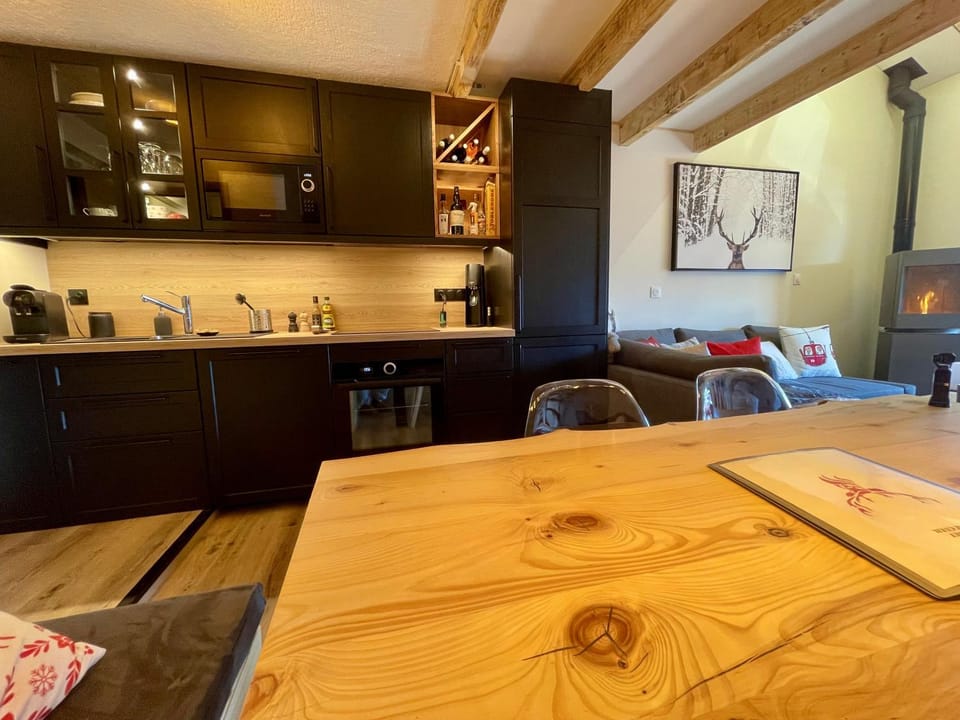 Coffee/tea facilities, Kitchen or kitchenette, Dining area, dishwasher, minibar, pet friendly