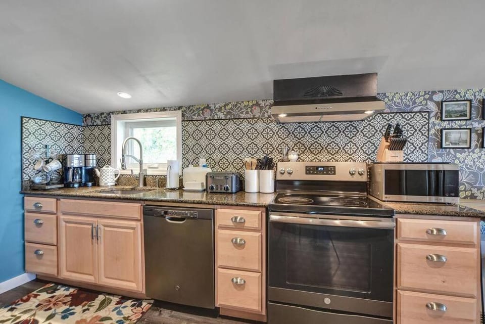 Lakefront Trifecta with Private Hot Tub, Sauna & Free Massages House in Augusta