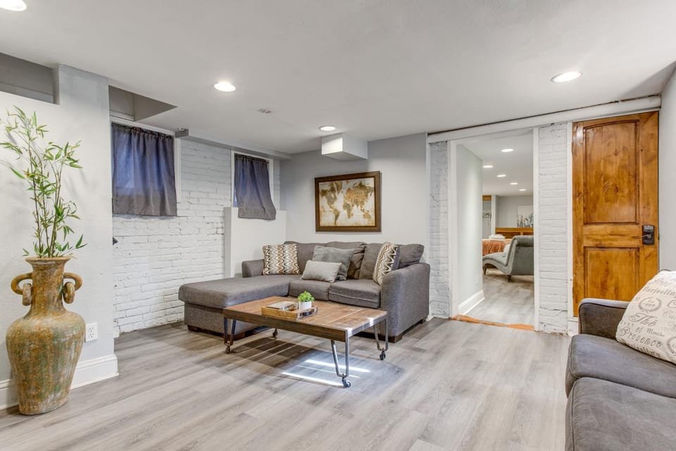 1 Mi to Coors Field: Cozy Denver Studio w/ Patio! Apartment in Denver