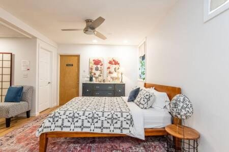 Cozy Private Apt near Downtown Inn in Burlington