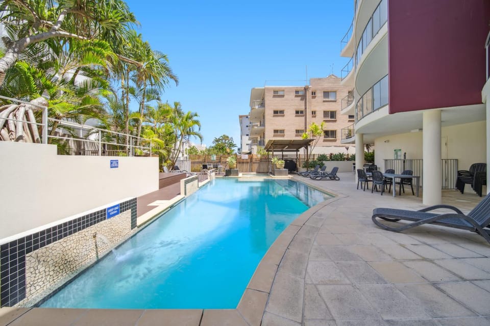 Swimming pool, sunbed
