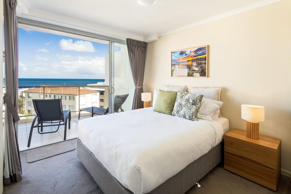 Bed, Natural landscape, View (from property/room), Balcony/Terrace, Living room, Photo of the whole room, Seating area, Dining area, Bedroom, Sea view