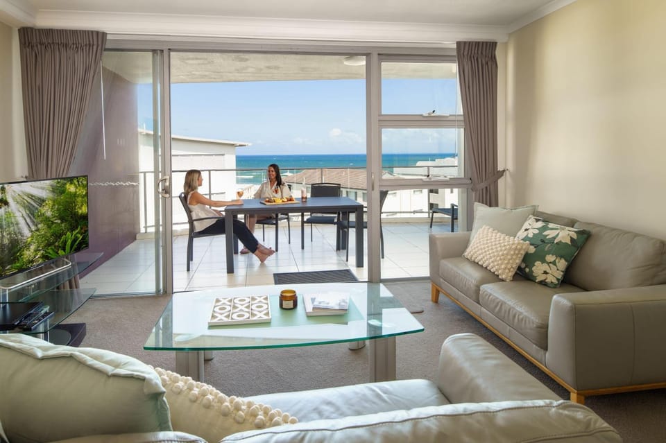 Natural landscape, View (from property/room), Balcony/Terrace, Living room, Seating area, Dining area, Sea view