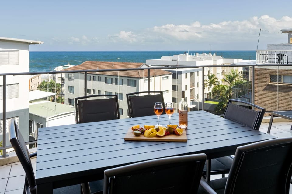 Property building, Patio, Natural landscape, View (from property/room), Balcony/Terrace, Balcony/Terrace, Living room, Food and drinks, Seating area, Dining area, Food, Sea view, Drinks