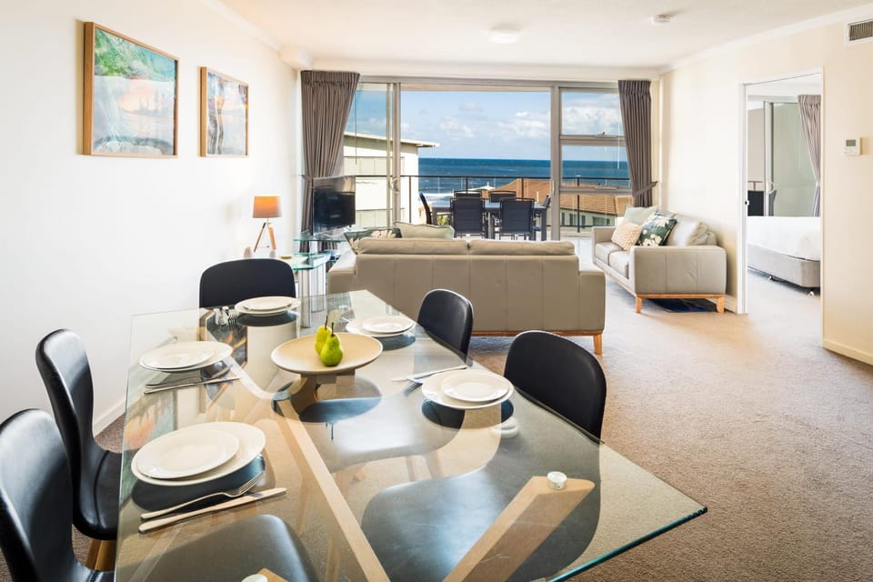 Natural landscape, Living room, Seating area, Dining area, Sea view