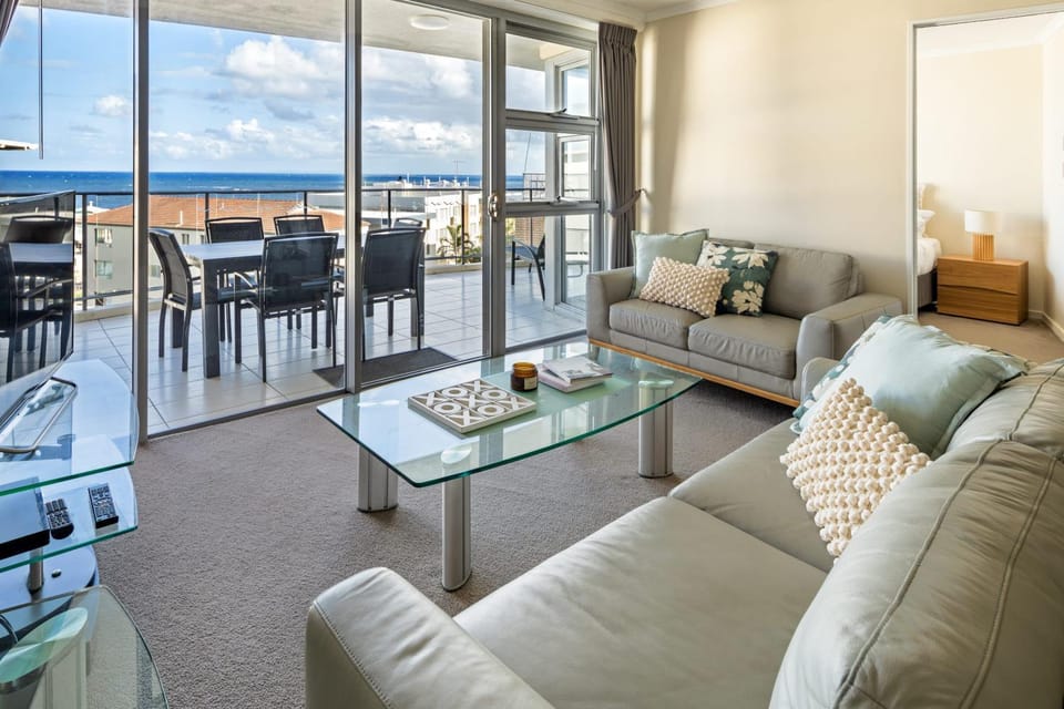 Patio, Natural landscape, View (from property/room), Balcony/Terrace, Living room, Seating area, Dining area, Sea view