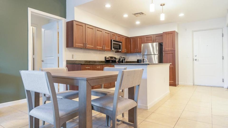 Landing Modern Apartment with Amazing Amenities (ID8615X10) Apartment in West Palm Beach