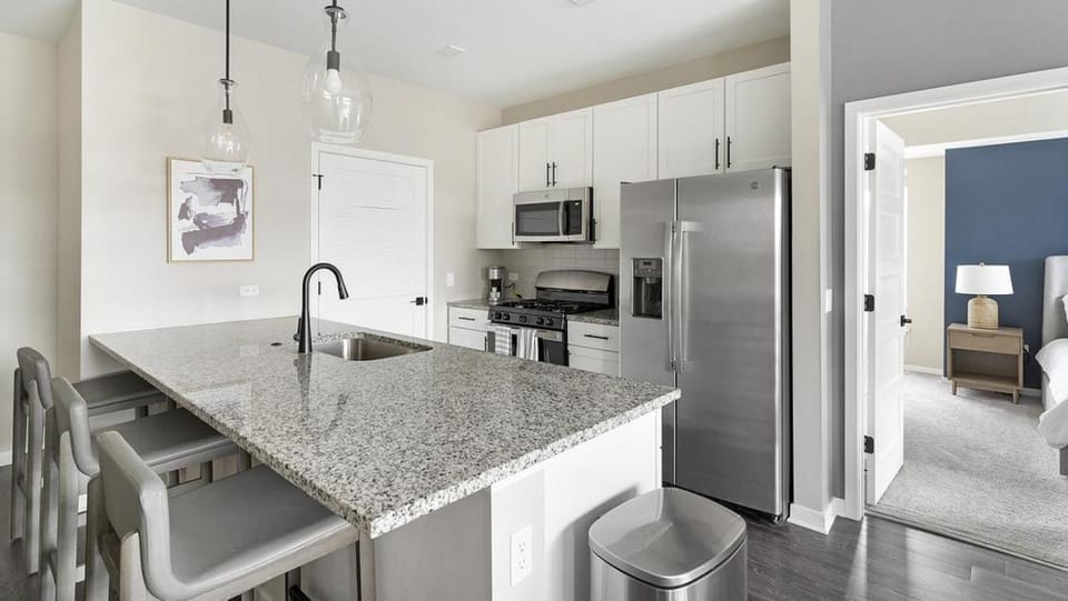 Landing Modern Apartment with Amazing Amenities (ID5350X87) Apartment in Warrenville