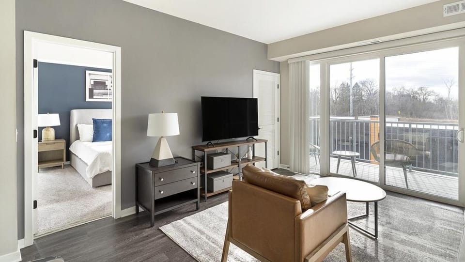 Landing Modern Apartment with Amazing Amenities (ID5350X87) Apartment in Warrenville