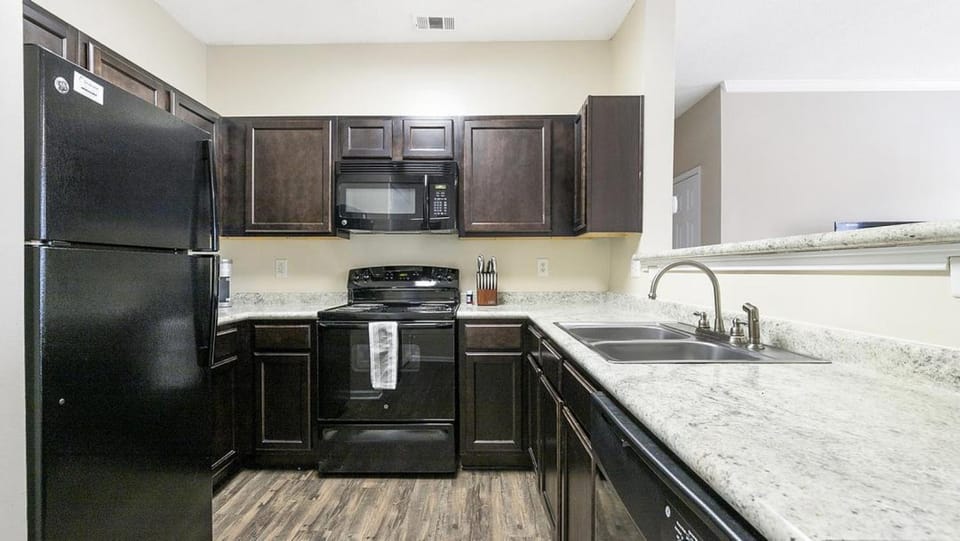 Landing Modern Apartment with Amazing Amenities (ID8560X36) Apartment in High Point