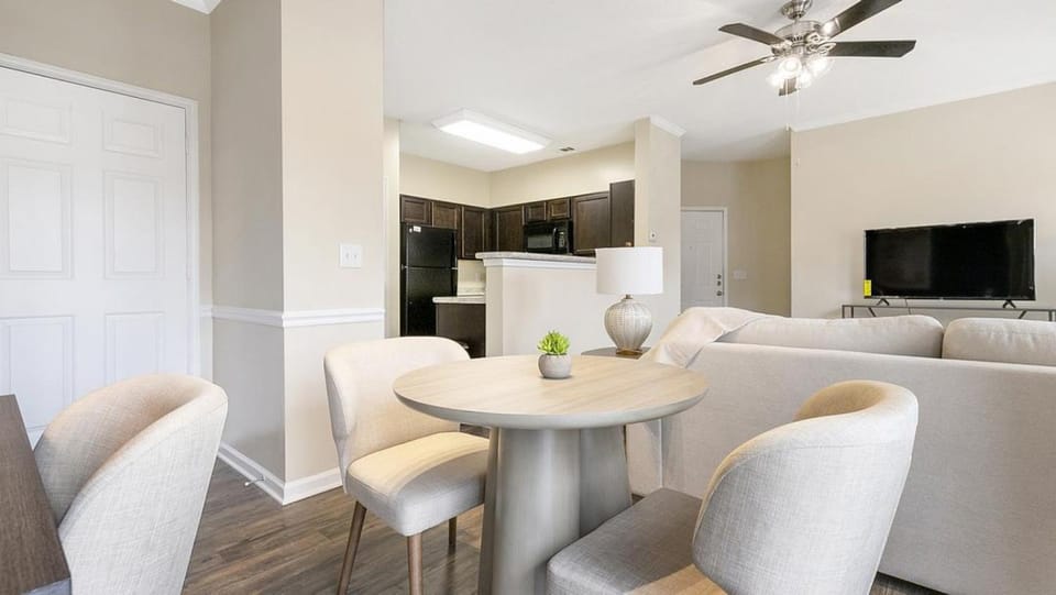 Landing Modern Apartment with Amazing Amenities (ID8560X36) Apartment in High Point