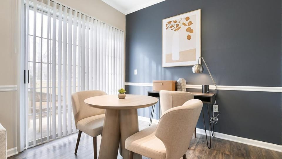 Landing Modern Apartment with Amazing Amenities (ID8560X36) Apartment in High Point