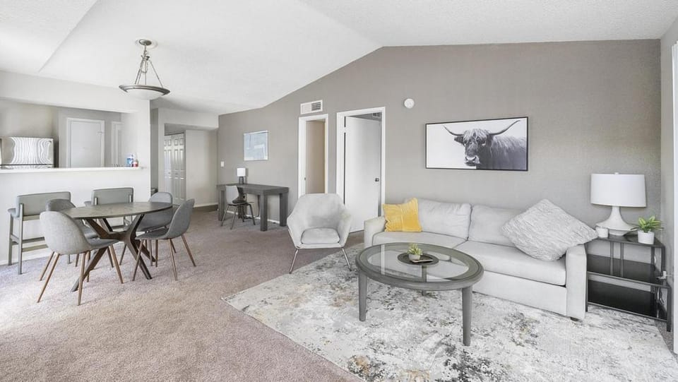 Landing Modern Apartment with Amazing Amenities (ID1242) Apartment in Lake Magdalene